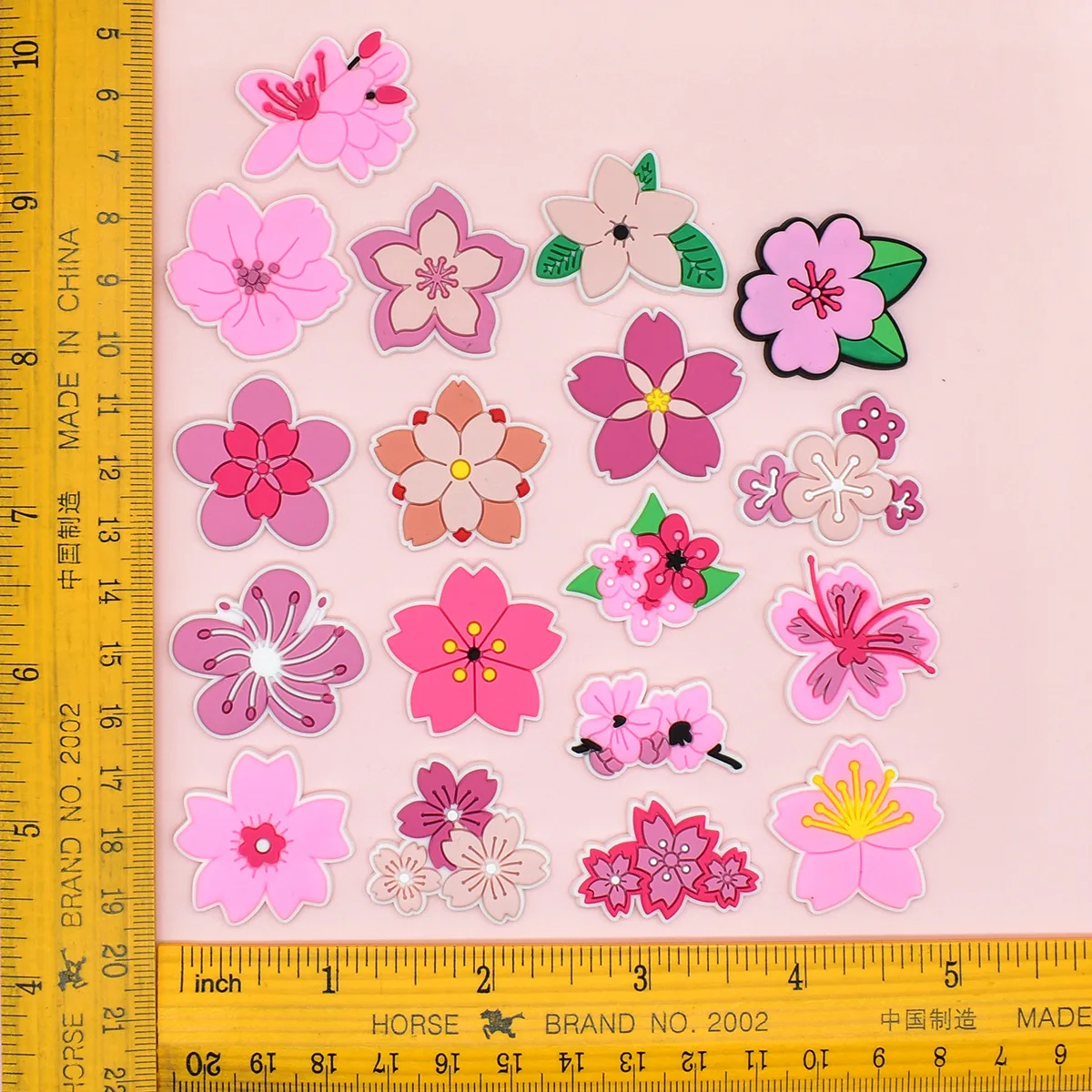 ดอกไม้สีชมพูน่ารักรองเท้า Char - Women'S Accessories Crocs บทวิจารณ์และราคา