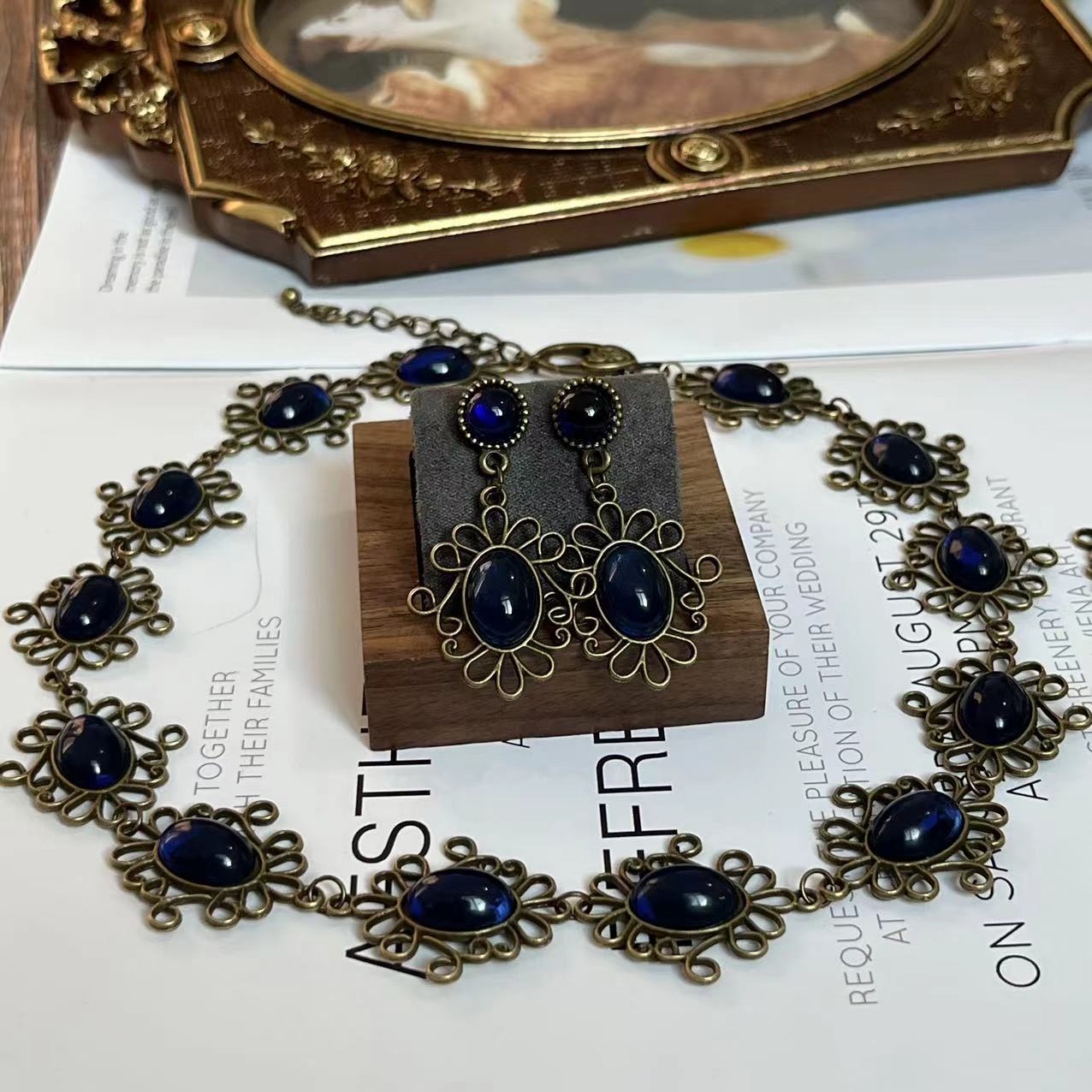ประวัติศาสตร์ Queen Anne Boley - Women Accessories Earrings บทวิจารณ์และราคา