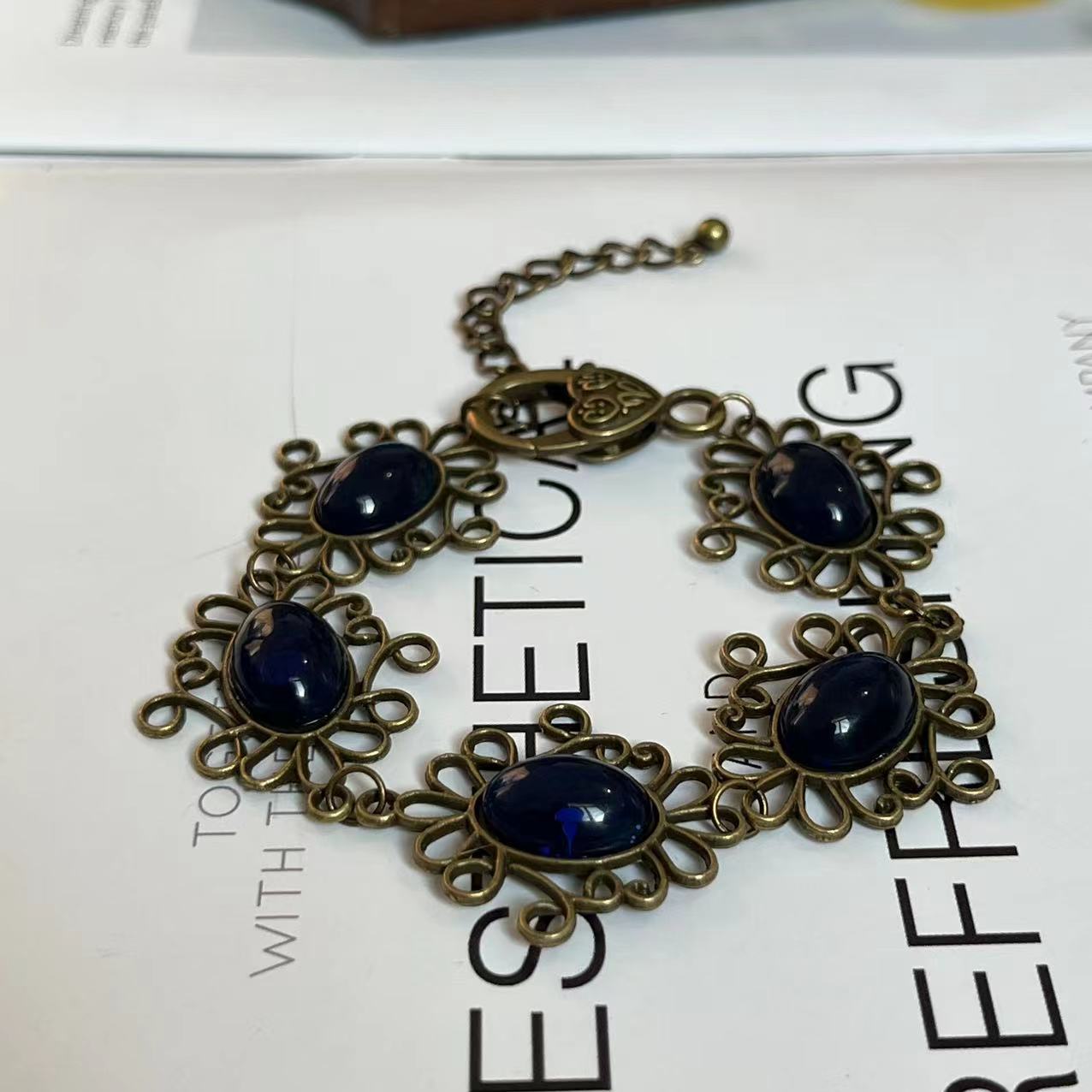 ประวัติศาสตร์ Queen Anne Boley - Women Accessories Earrings บทวิจารณ์และราคา