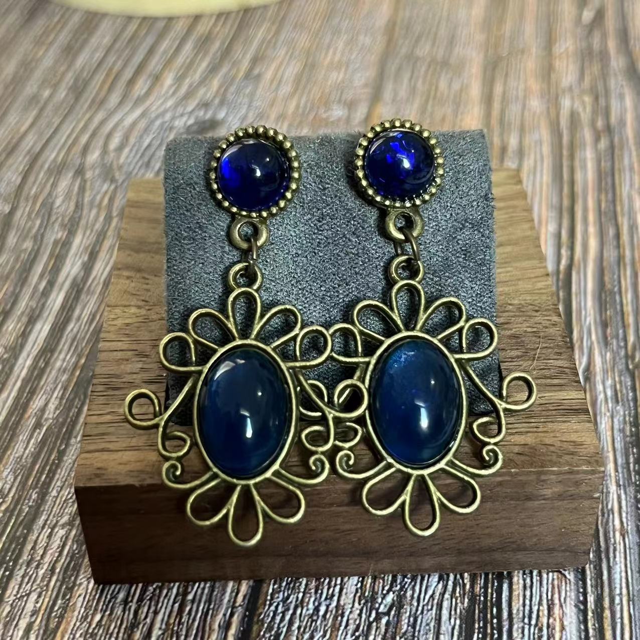 ประวัติศาสตร์ Queen Anne Boley - Women Accessories Earrings บทวิจารณ์และราคา